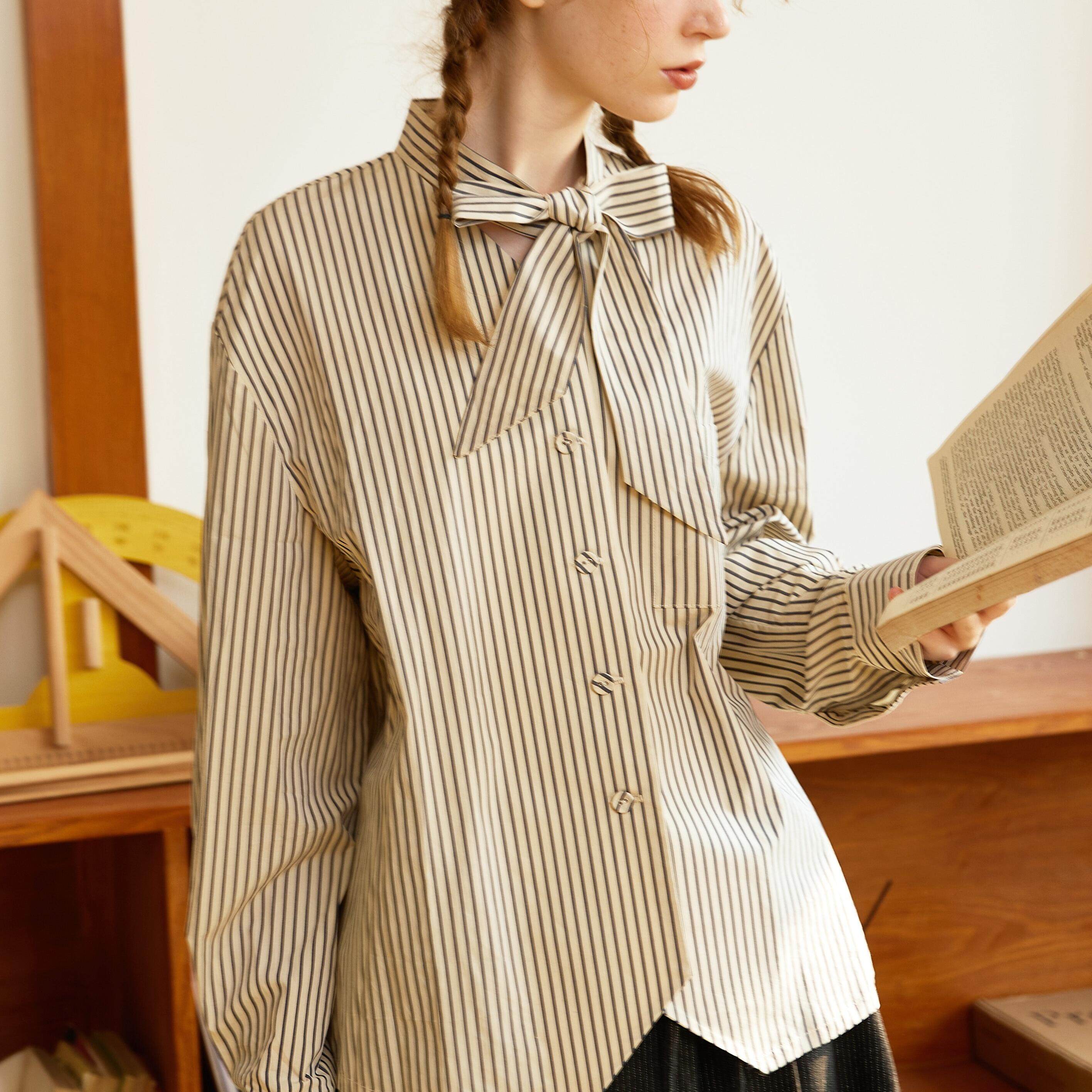 En blanc.ligne crème原创设计卡其黑条纹马甲式系带领衬衫
