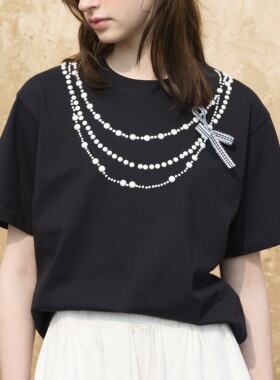 En blanc.ligne crème原创设计立体珍珠项链装饰T恤