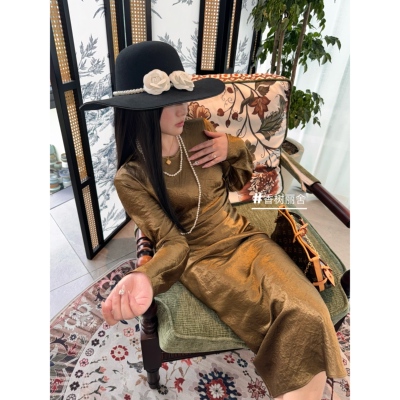 100%进口醋酸法式缎面褶皱连衣裙