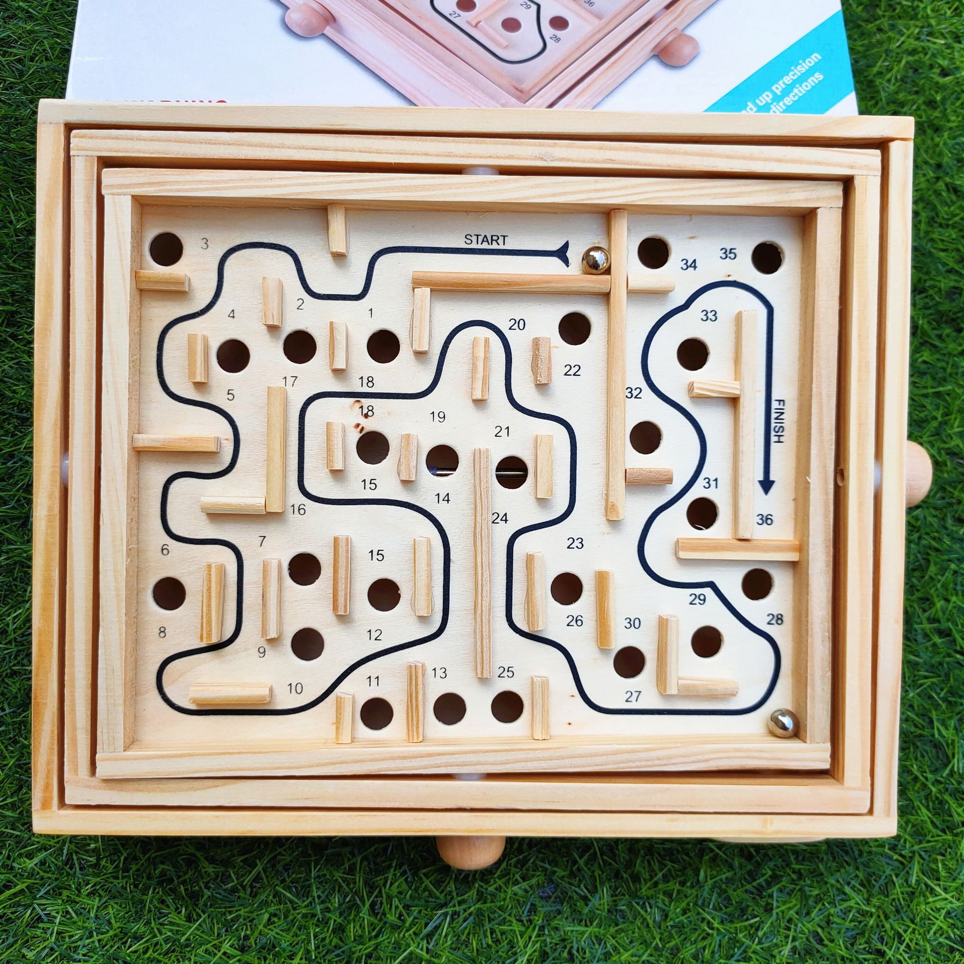 厂家36关走珠迷宫儿童益智玩具成人平衡滚珠木制桌面迷宫游戏