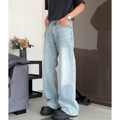 甄枚前美式冰蓝微喇显高牛仔裤