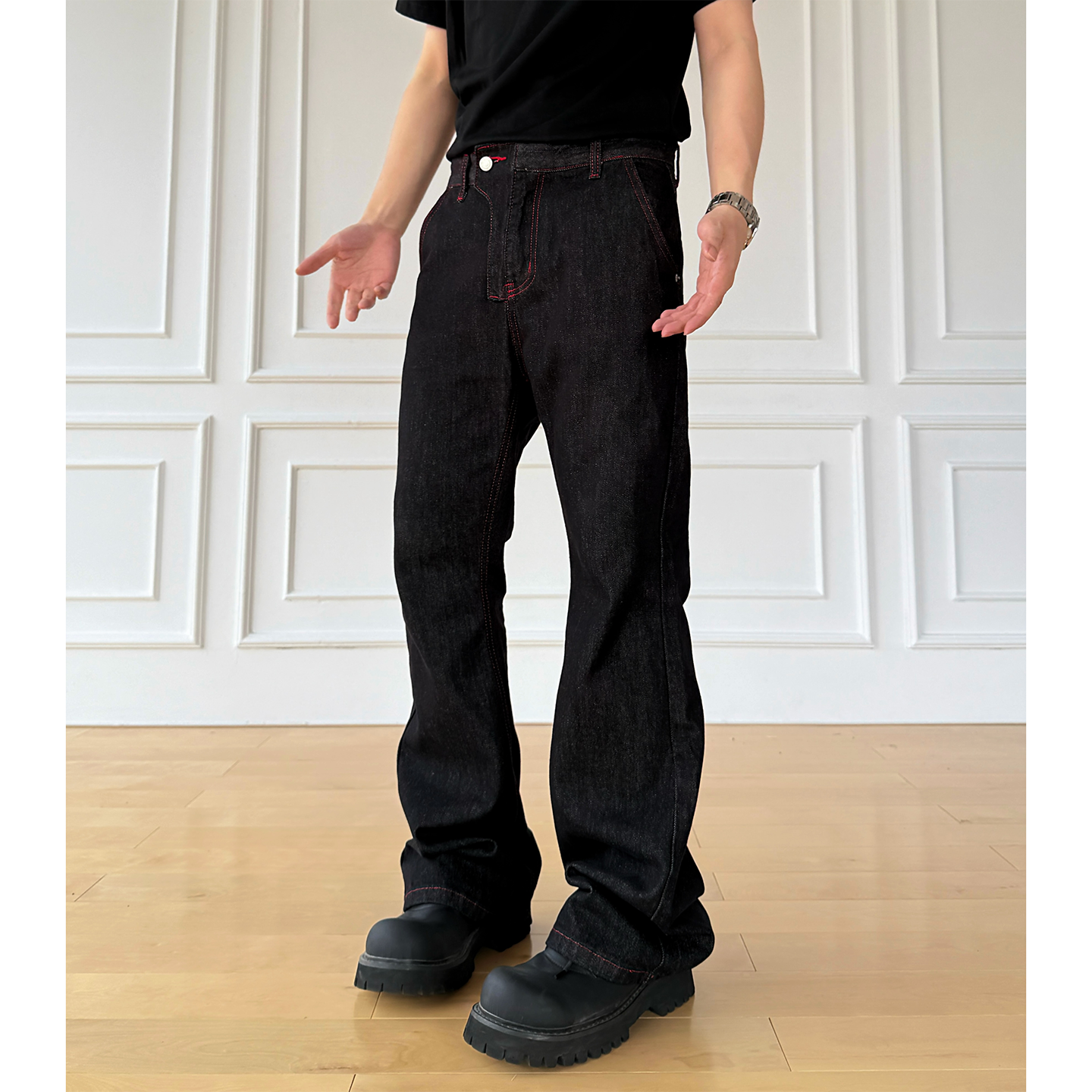 甄枚前高街撞色红线微喇牛仔裤