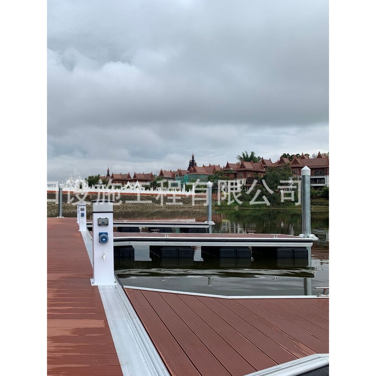 水上浮动码头 铝艺浮桥 水面平台浮箱浮台水岸连接铝合金引桥安装