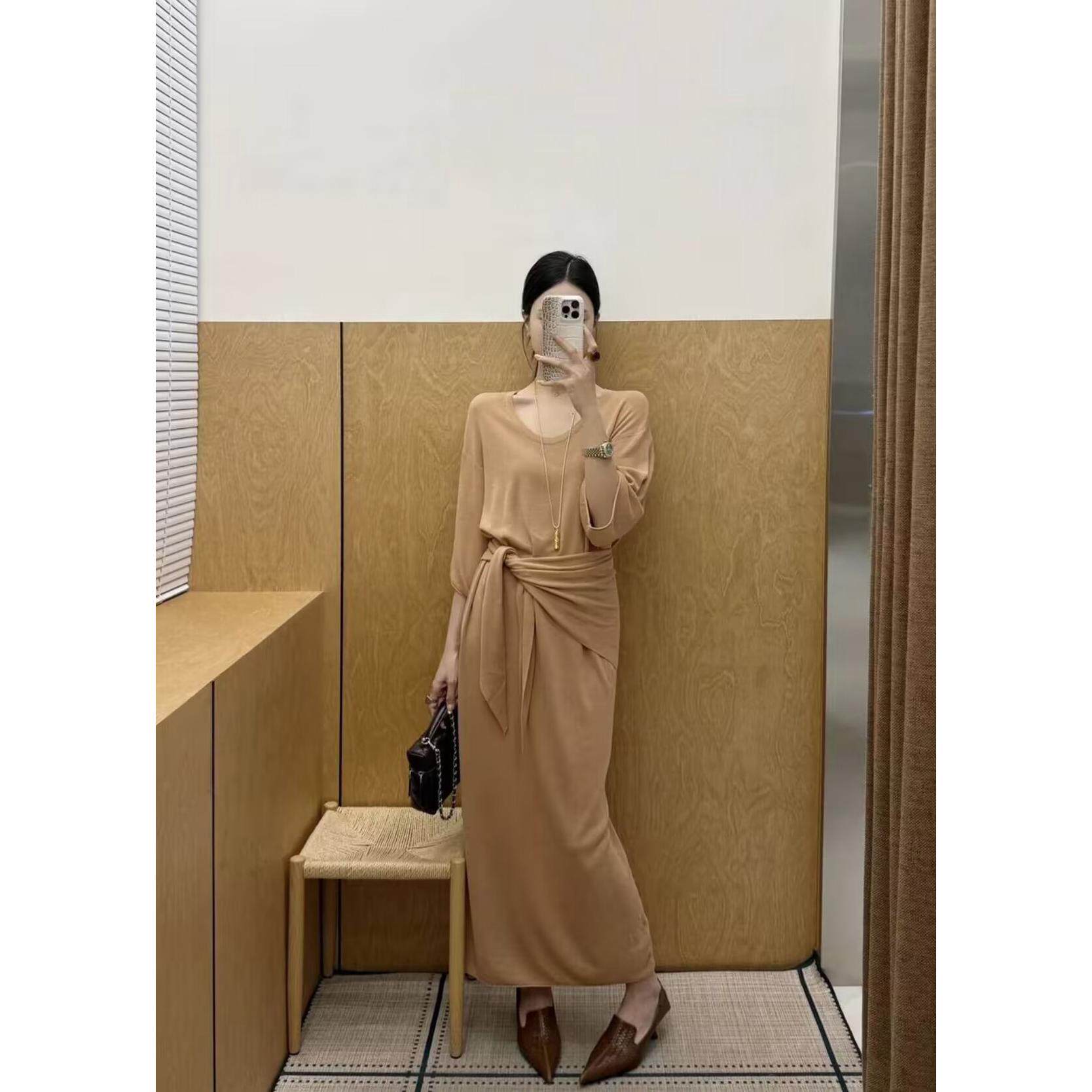 小番茄 温柔风气质针织长裙披肩两件套新款时尚显瘦遮肉连衣裙