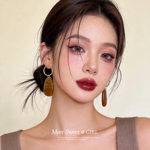美拉德风琥珀色水滴耳钉