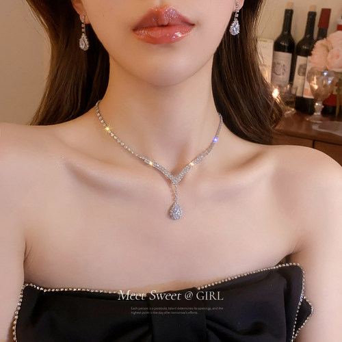 水滴吊坠项链耳钉套装礼服
