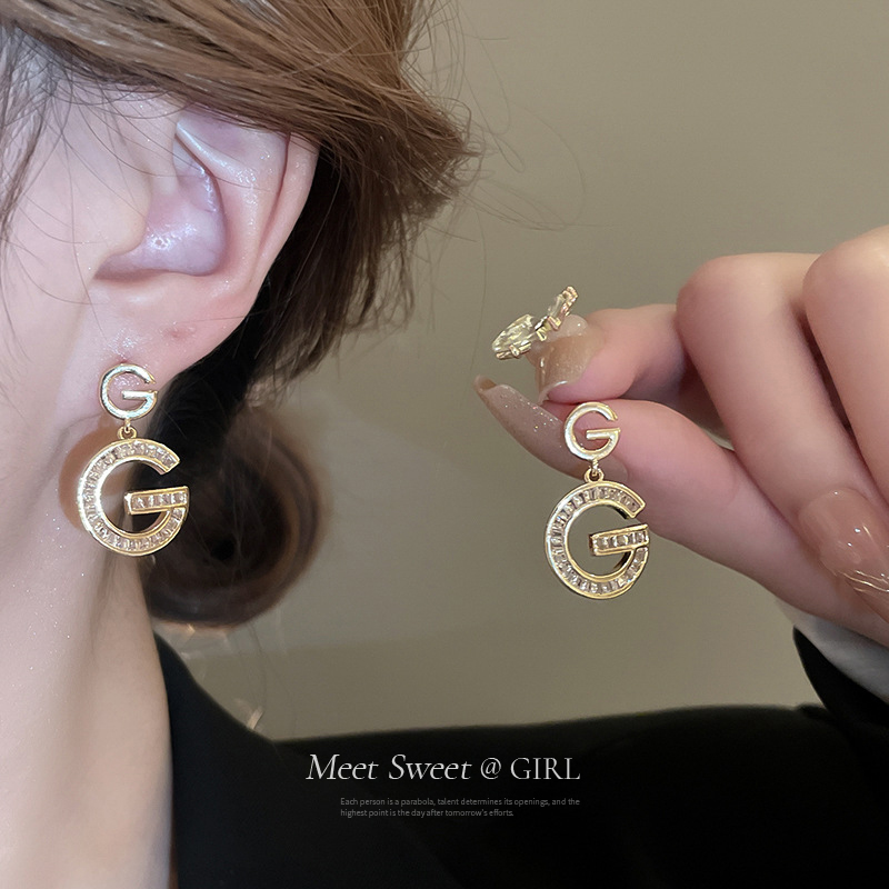 金色锆石字母耳钉轻奢气质耳环