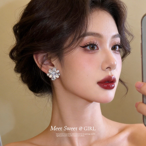镶钻花朵独特漂亮耳环女