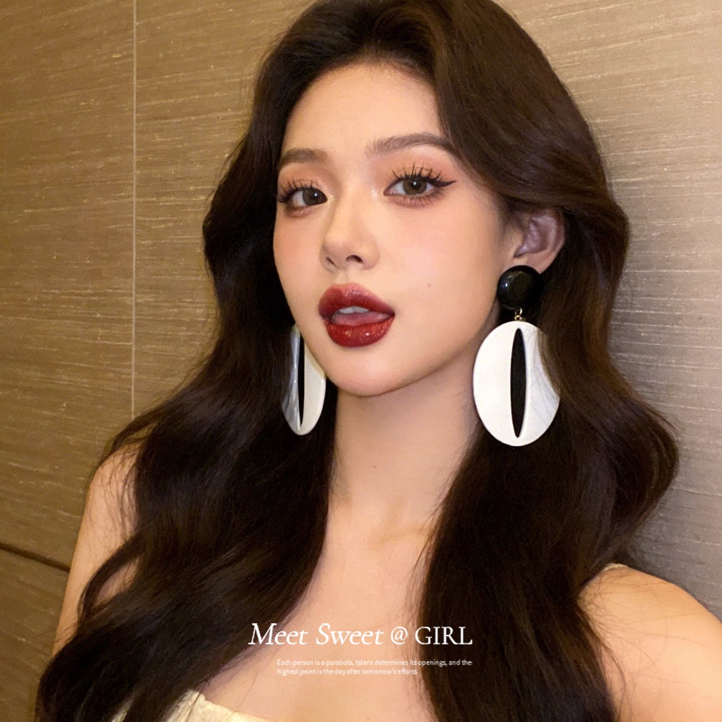 简约时尚设计椭圆形耳钉耳环女款图片