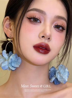 蓝色布艺花朵耳饰2026巨好看耳环绝美独特漂亮耳钉女小众设计感
