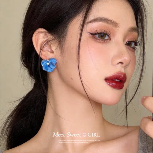 法式晕染蓝四瓣花耳钉