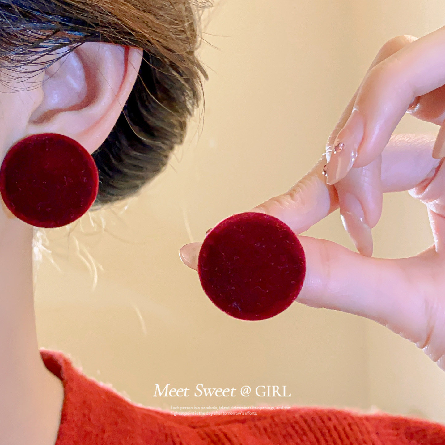 红色圆形秋冬款植绒耳环女2025新款爆款轻奢高级感耳钉气质耳饰