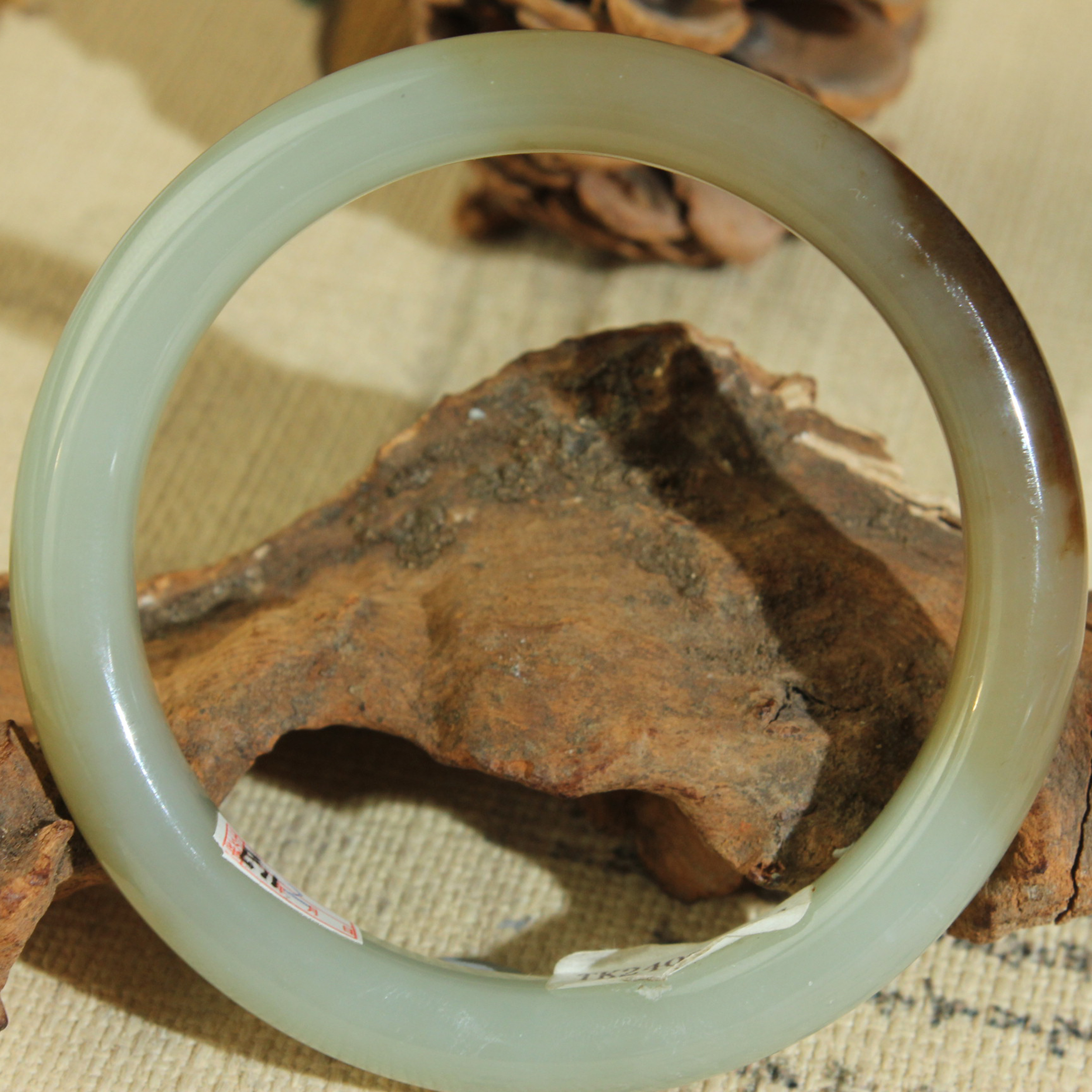 手镯新疆和田玉糖白玉油润