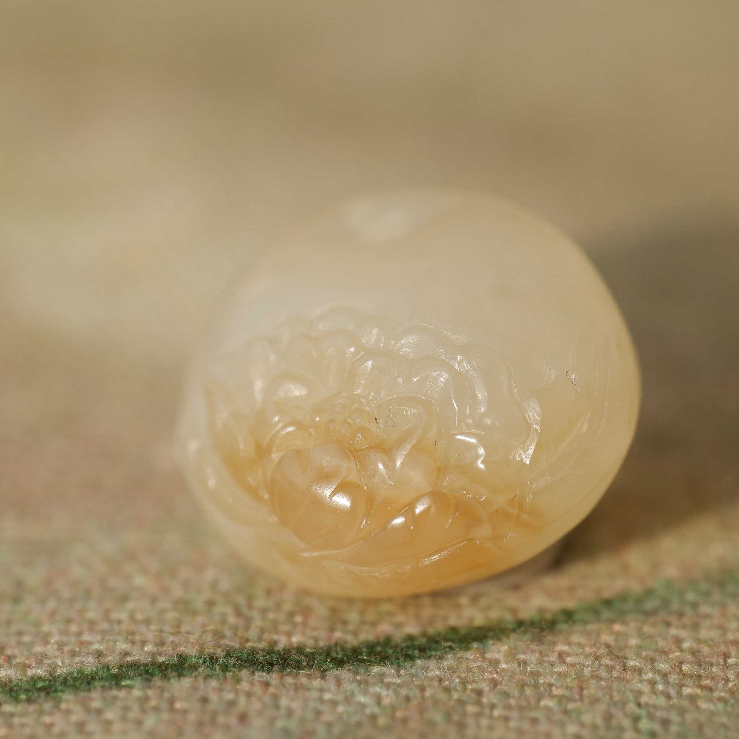 王实斋珠宝/新疆和田玉糖白玉莲花莲藕挂件吊坠白度好油润小XY63