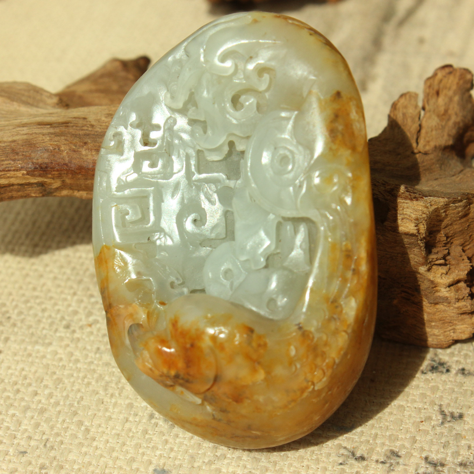 王实斋珠宝/新疆和田玉籽料鹰抓住财富挂件吊坠手把件雕刻精AH39