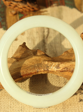 手镯手饰和田玉山料油润白