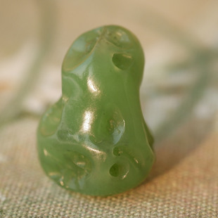 王实斋珠宝/新疆山料和田玉碧玉太湖石挂件吊坠润度好小XY79