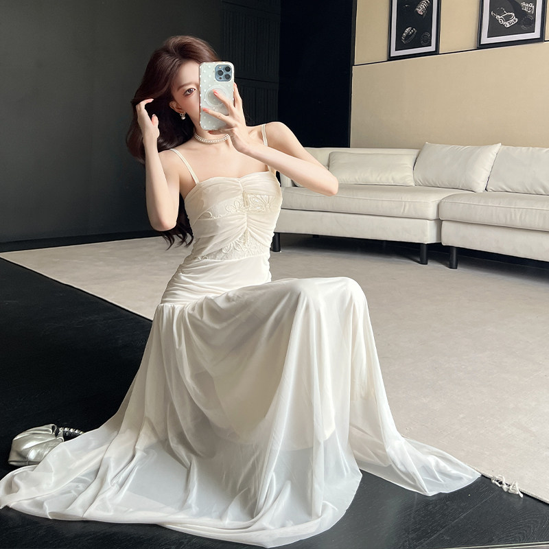 2026春夏新款气质收腰显瘦串珠抹胸吊带连衣裙女度假风礼服长裙