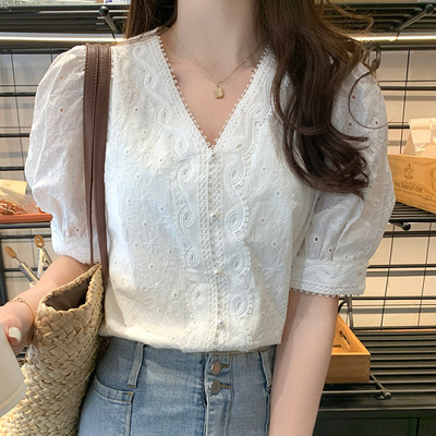 夏季新款韩版百搭V领刺绣短袖衬衫女雪纺时尚设计感女装上衣