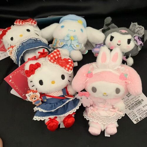 日系HelloKitty可爱美乐蒂人物大赏服装系列草莓围裙毛绒公仔挂件