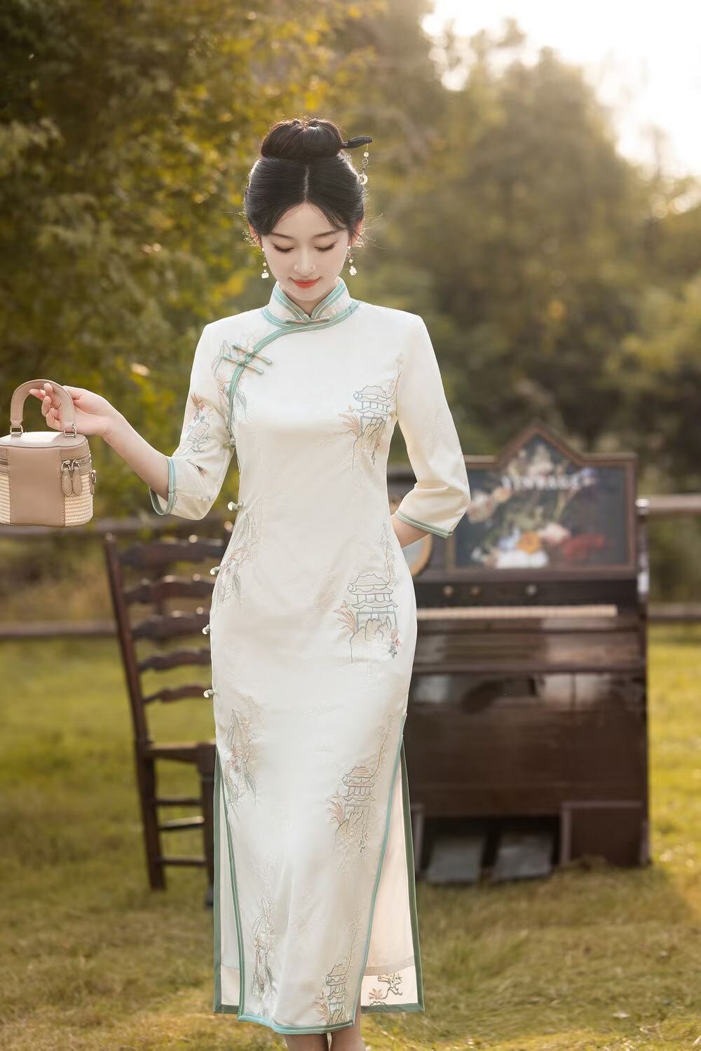 国风醋酸缎旗袍冬季少女新中式刺绣提花连衣裙双层修身显瘦旗袍裙
