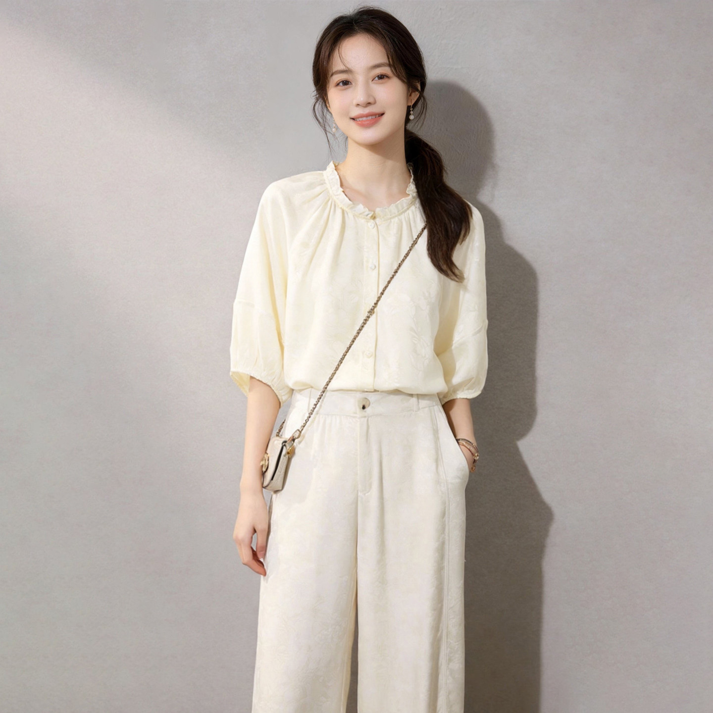 温柔文艺风真丝衬衫女2026夏中袖圆领木耳边桑蚕丝通勤百搭上衣新