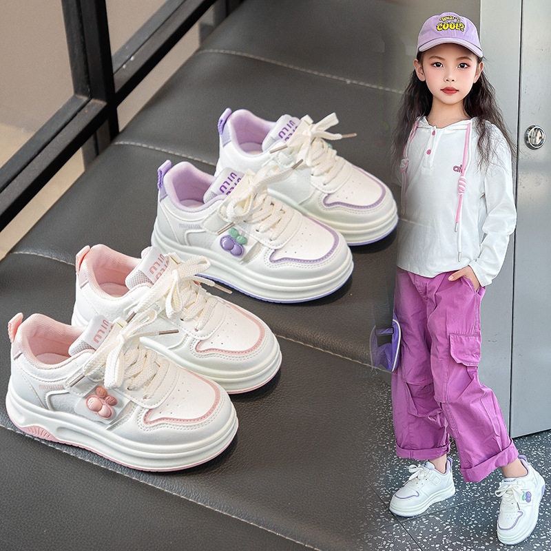 女童板鞋春秋款皮面防水幼儿园小白鞋可爱百搭清新平底女孩运动鞋