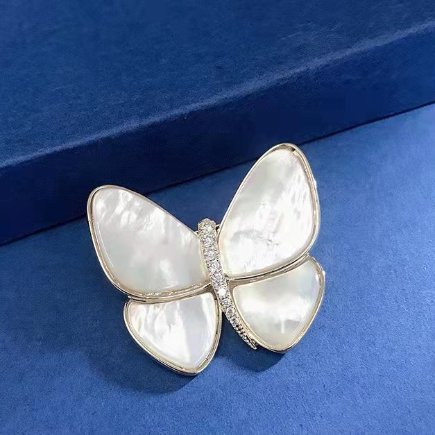 2023职业阿玛施特蝴蝶胸针高档女寓意破茧成蝶年报发布会同款胸花