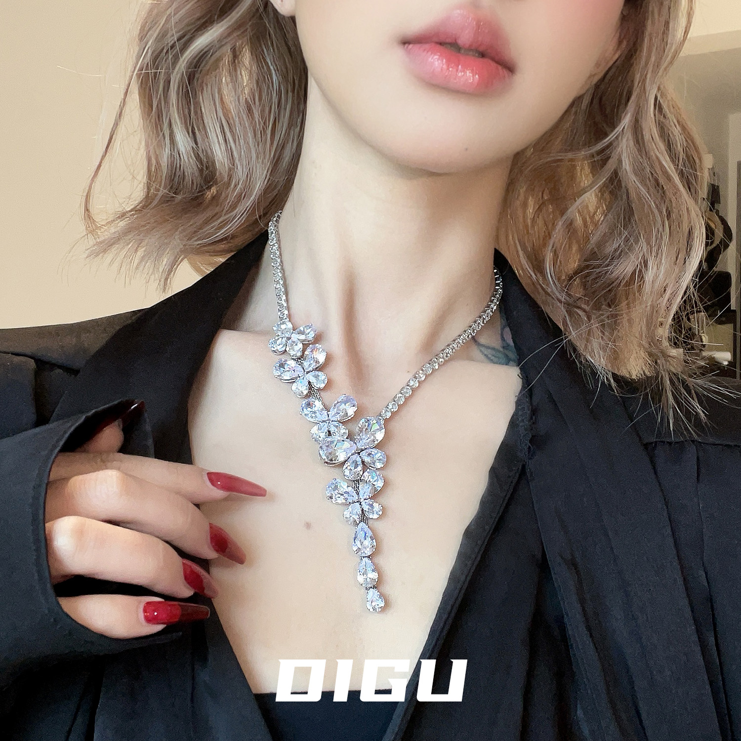 重工满钻蝴蝶流苏项链轻奢宫廷风