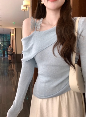 安璃 设计感蝴蝶小露肩针织上衣