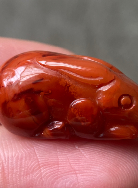 天然川料南红玛瑙柿子红火焰纹玉兔吊坠 玉石生肖雕刻挂饰项坠