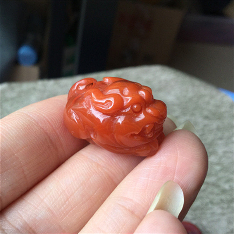 天然川料南红玛瑙貔貅吊坠雕件 火焰红瑞兽挂件雕刻项坠