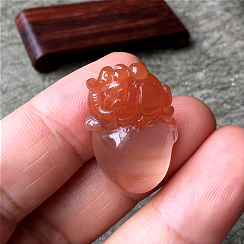 天然川料南红玛瑙貔貅吊坠雕件 水红瑞兽雕刻挂饰项坠