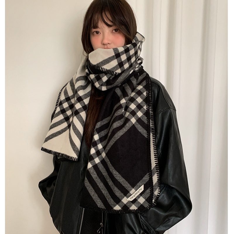 黑白格纹围巾新款仿羊绒披肩围脖保暖线条格子女冬季高级感韩式潮