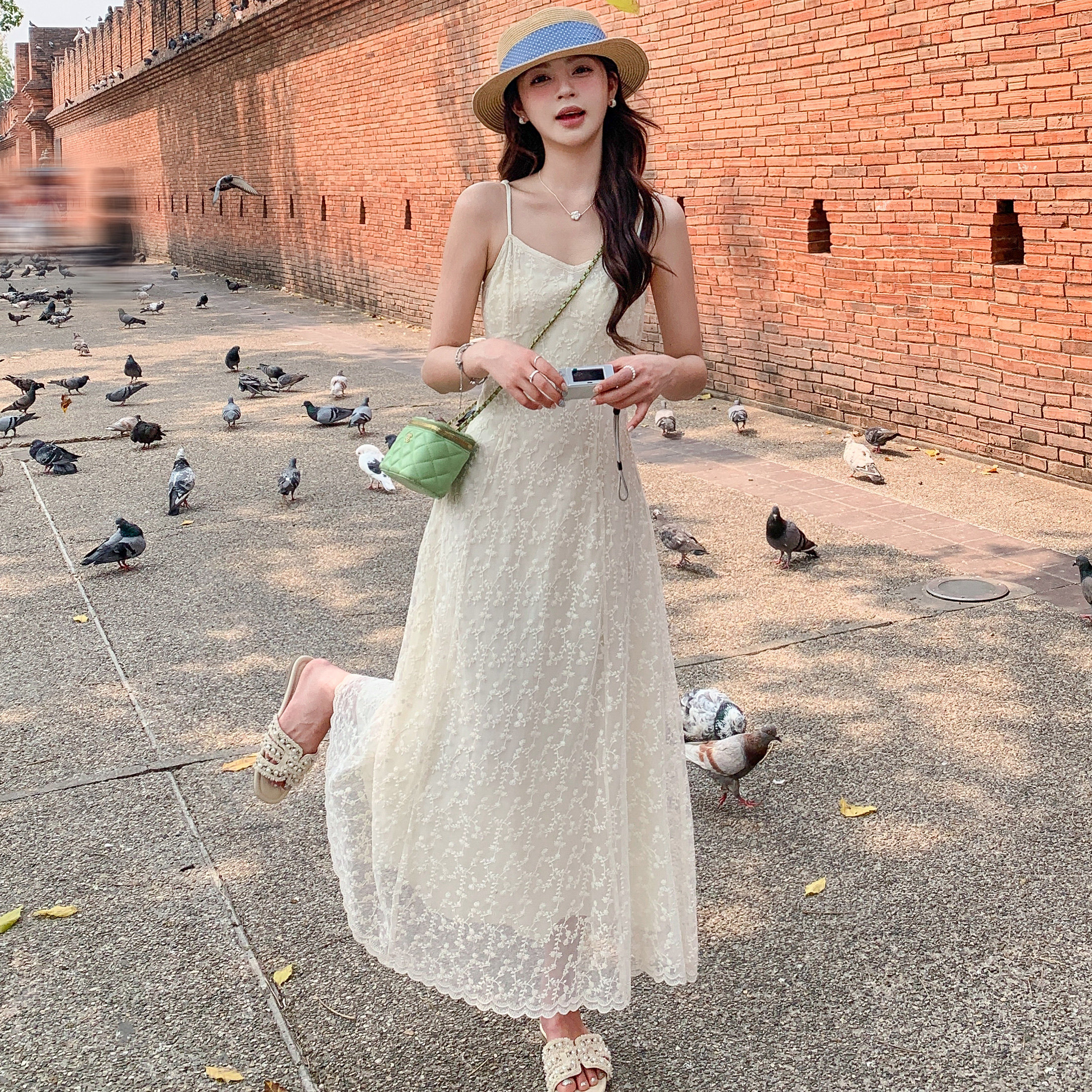 温柔风白月光蕾丝吊带连衣裙女夏2025超火好看气质感绝美收腰长裙,女装连衣裙,浙宝170