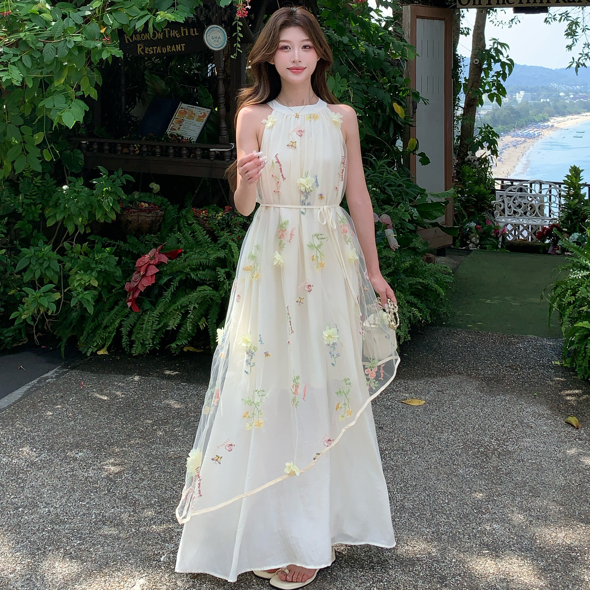 高级感挂脖花朵刺绣连衣裙女2025夏季新款法式宽松度假风仙女裙潮,女装连衣裙,浙宝170
