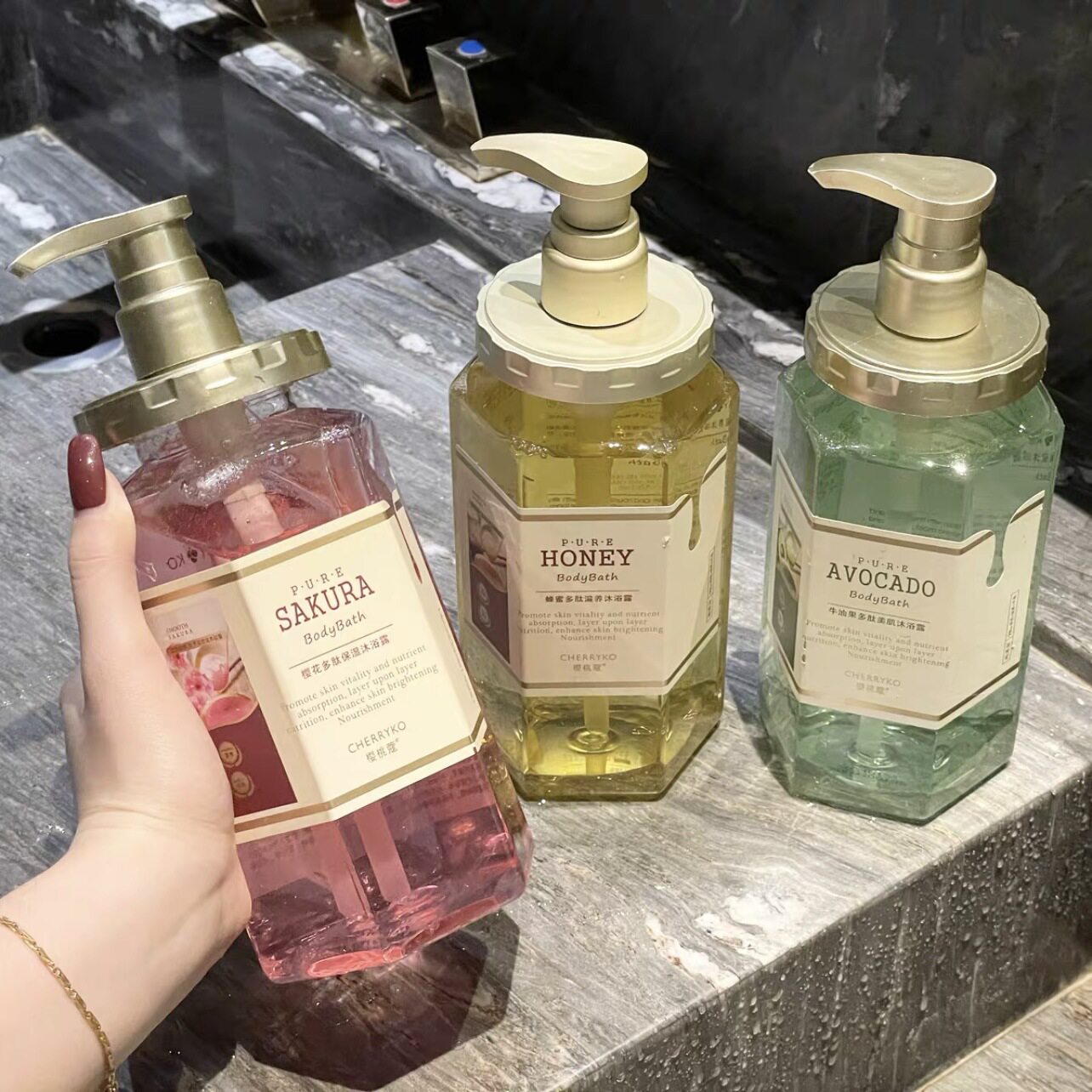 樱花保湿香氛滋养沐浴露身体乳液补水去鸡皮套装持久留香正品