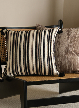 现代简约轻奢中古黑咖条纹流苏抱枕床头靠垫酒店民宿靠枕高级感
