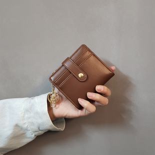 新款女士PU皮钱包轻薄小巧卡包一体金属钥匙扣链条高级感实用拉链
