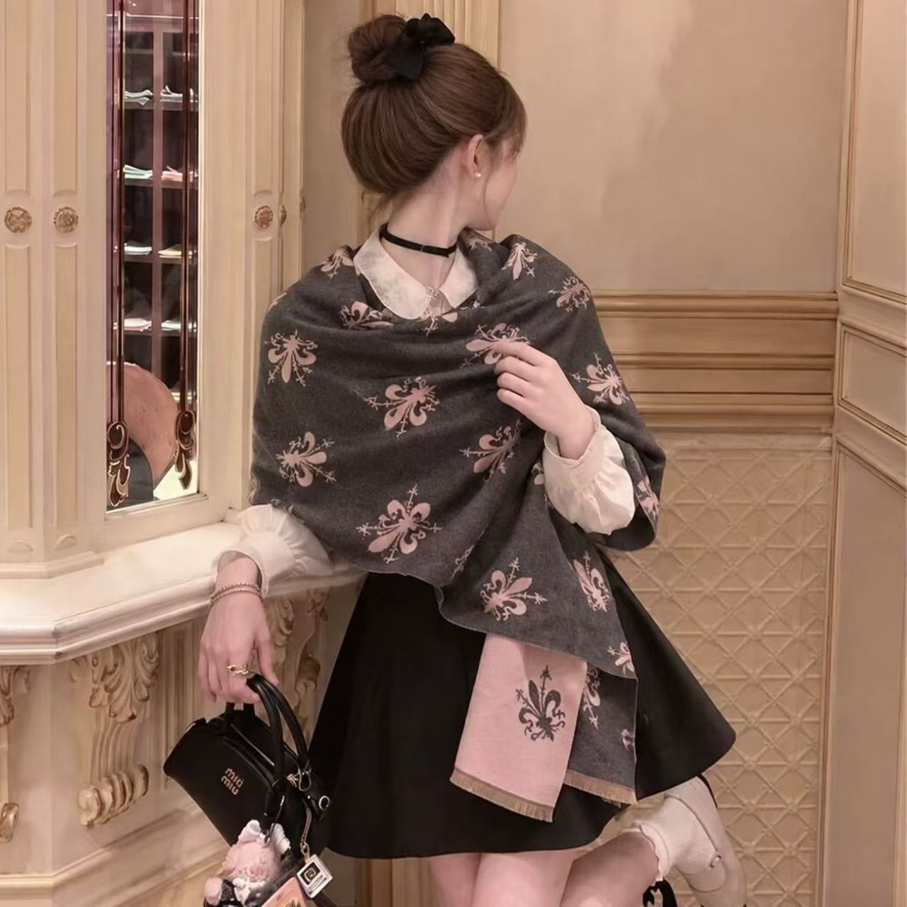 灰粉鸢尾花围巾高级氛围感提花披肩女秋冬保暖加厚围脖2026新款