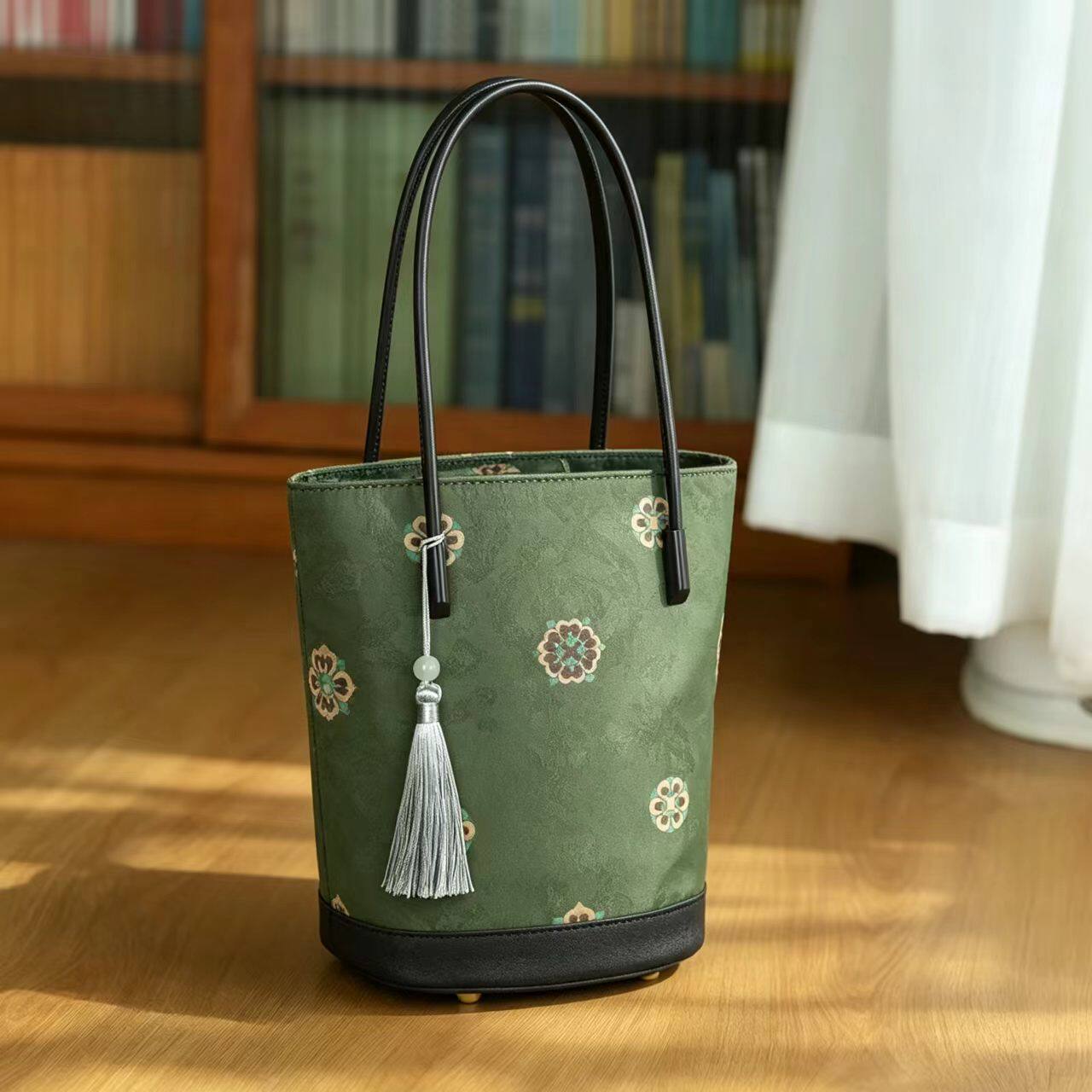 国风旗袍汉服穿搭流苏水桶手提包