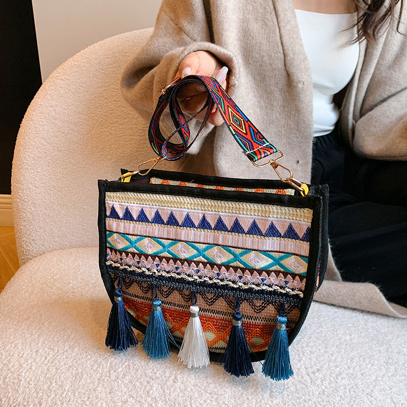 2024新款云南民族风流苏编织小包新疆特色斜挎包草原风青海湖背包