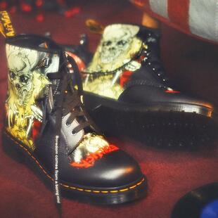 代购DR. MARTENS x METALLICA金属乐队联名限定马丁靴骷髅头印花