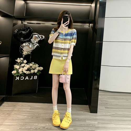 夏季新款甜美条纹钩花针织衫复古港风时尚牛仔短裙气质两件套装潮