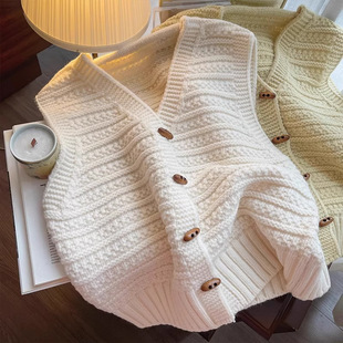 日系牛角扣针织马甲女春秋宽松短款 坎肩叠穿上衣 毛衣背心外搭无袖