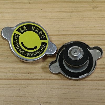 适用郑州日产锐骐皮卡D22 NV200 帅客0.9/1.11.3通用型汽车水箱盖