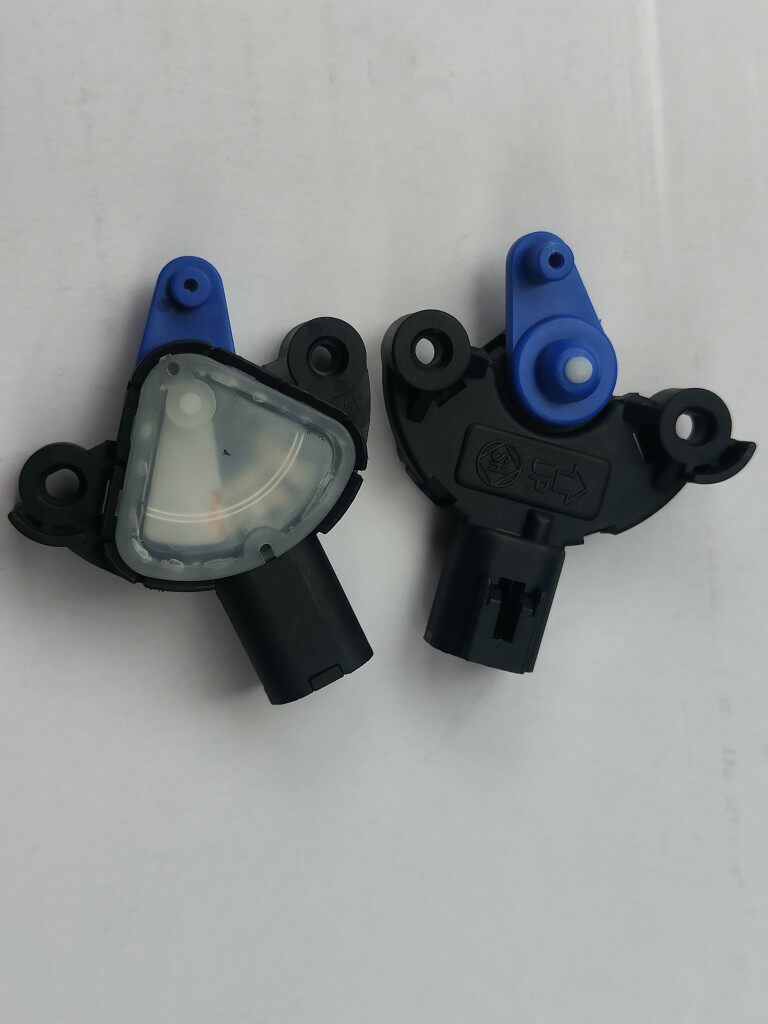 适用于郑州日产锐皮卡 帕拉丁车门锁机马达电机闭锁器 行车落锁器