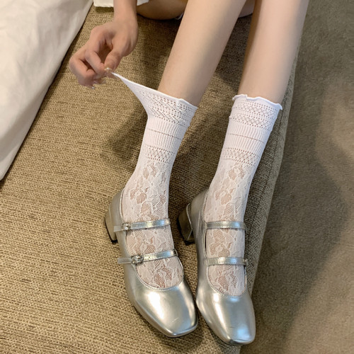 白色镂空蕾丝jk中筒袜配玛丽珍夏