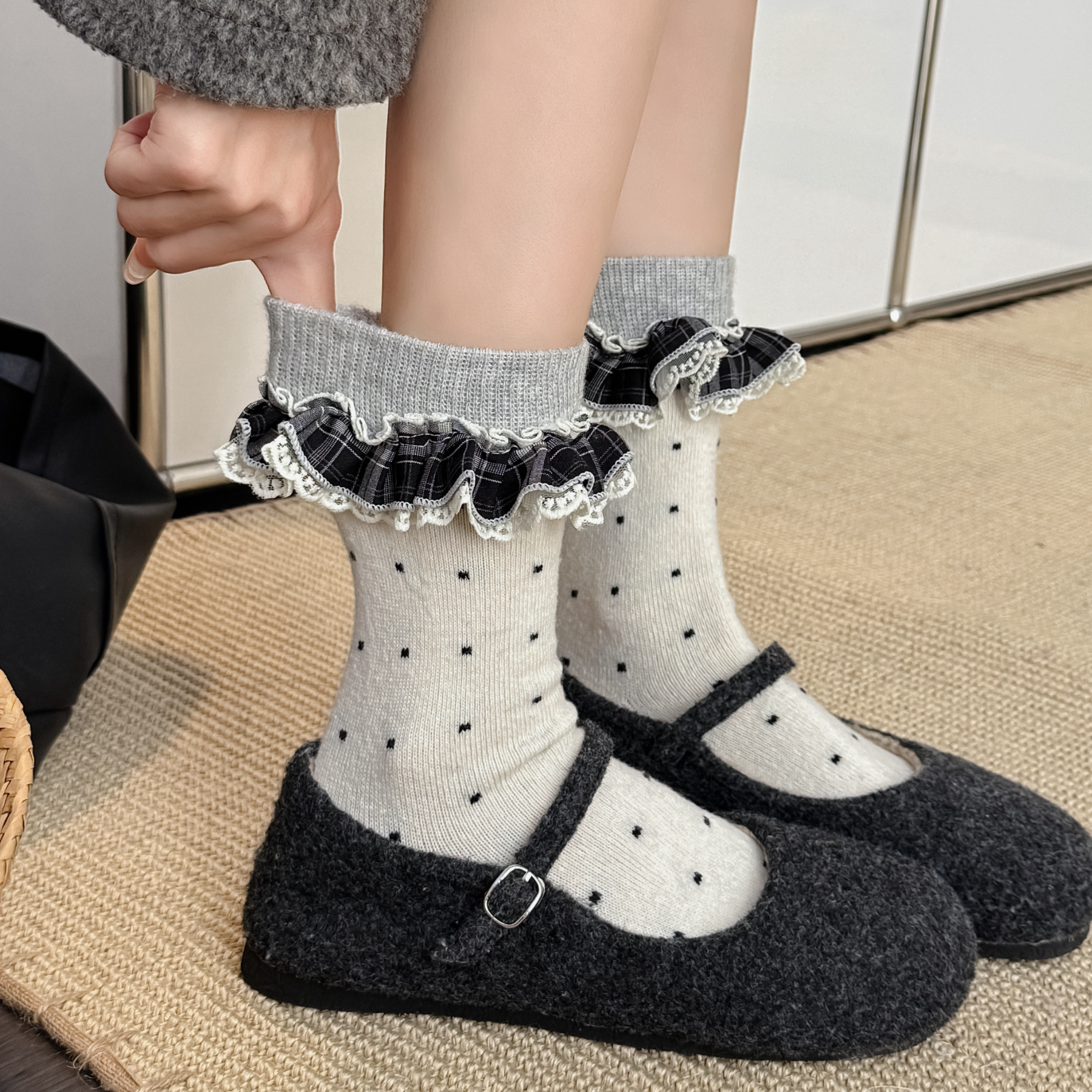 miu系波点花边袜子女中筒袜秋冬