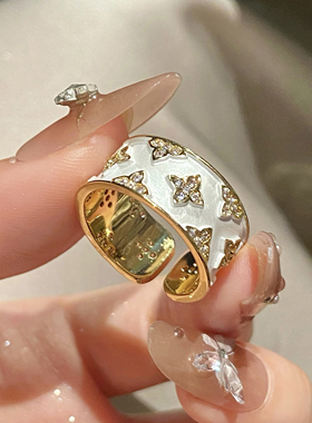 四叶草菱花戒指白色老花滴油